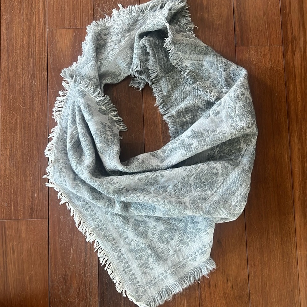 American Eagle Grey Woven Triangular Scarf